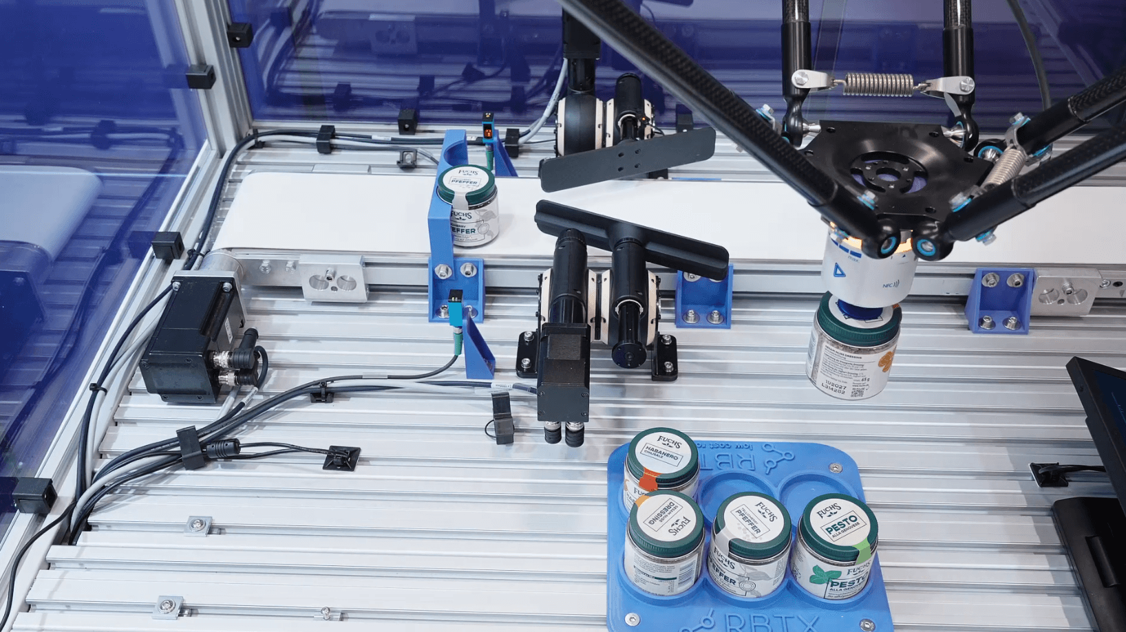 Precise Can Picking with igus Delta Robot and Apiro Pre-Positioning